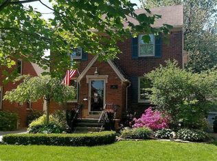 1793 Hampton Rd, Grosse Pointe Woods, MI 48236