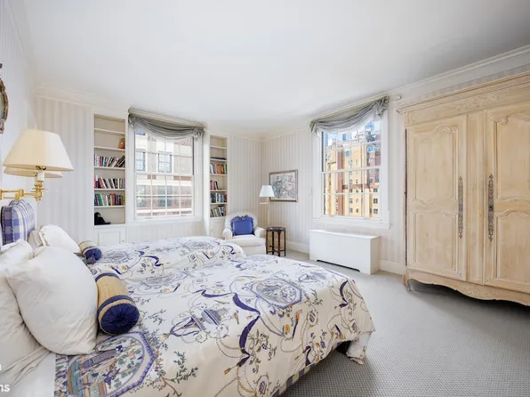 580 Park Avenue image 9 of 15