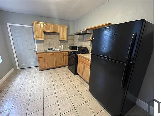 3 bed, 1600 sqft, $1,500 — Photo 3