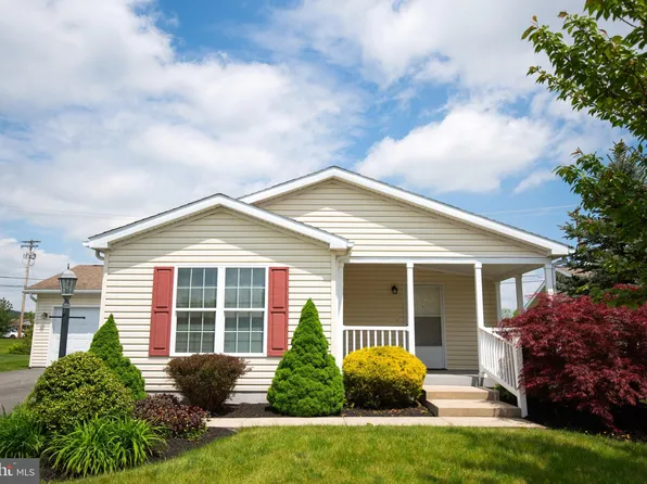 29 Wren Dr, Bechtelsville, PA 19505