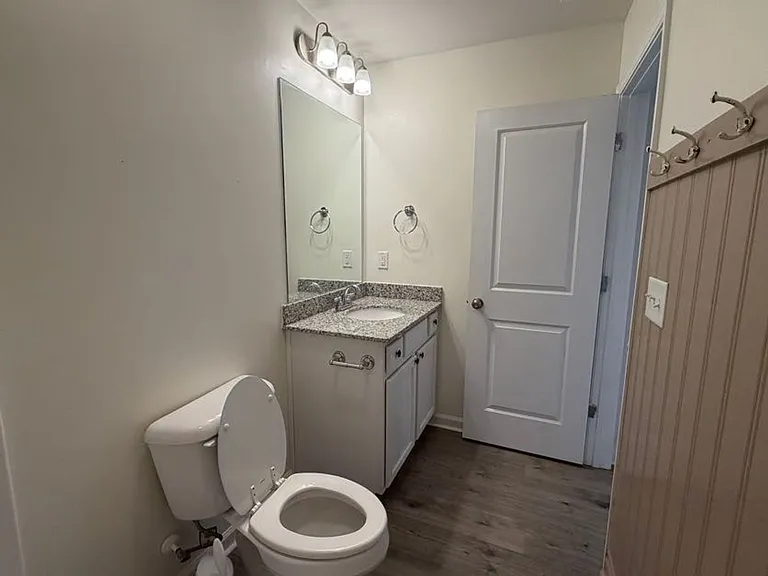 1097 Sapphire Dr — Photo 26