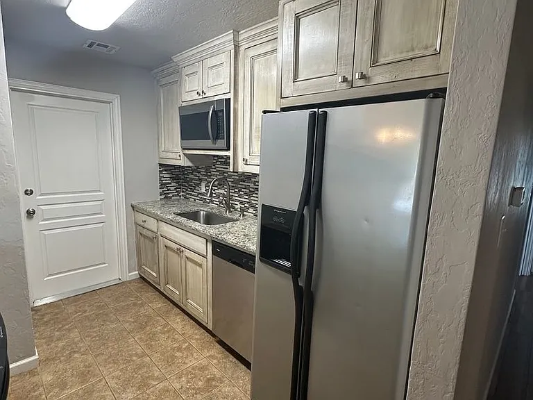 725 Peregrine Dr — Photo 6