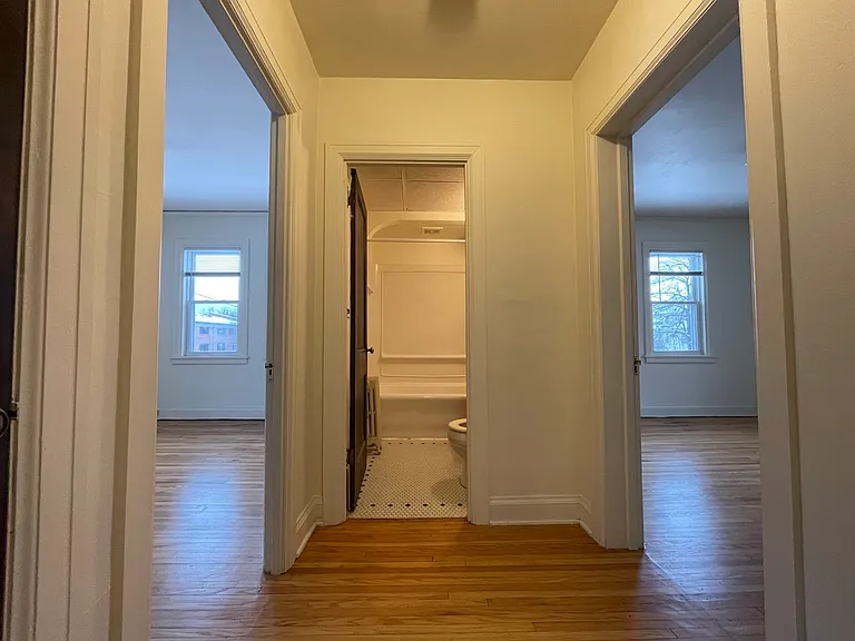 1019 S Farwell St #202 — Photo 6