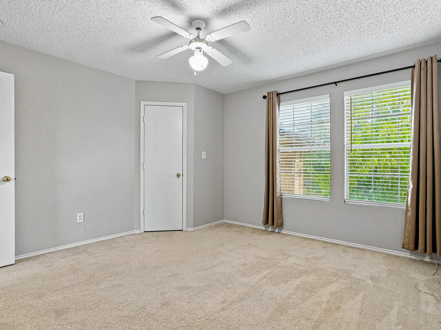 4 bed, 2.5 bath, 1988 sqft, $2,750 — Photo 4