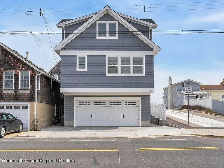 368 1st Ave — Photo 1