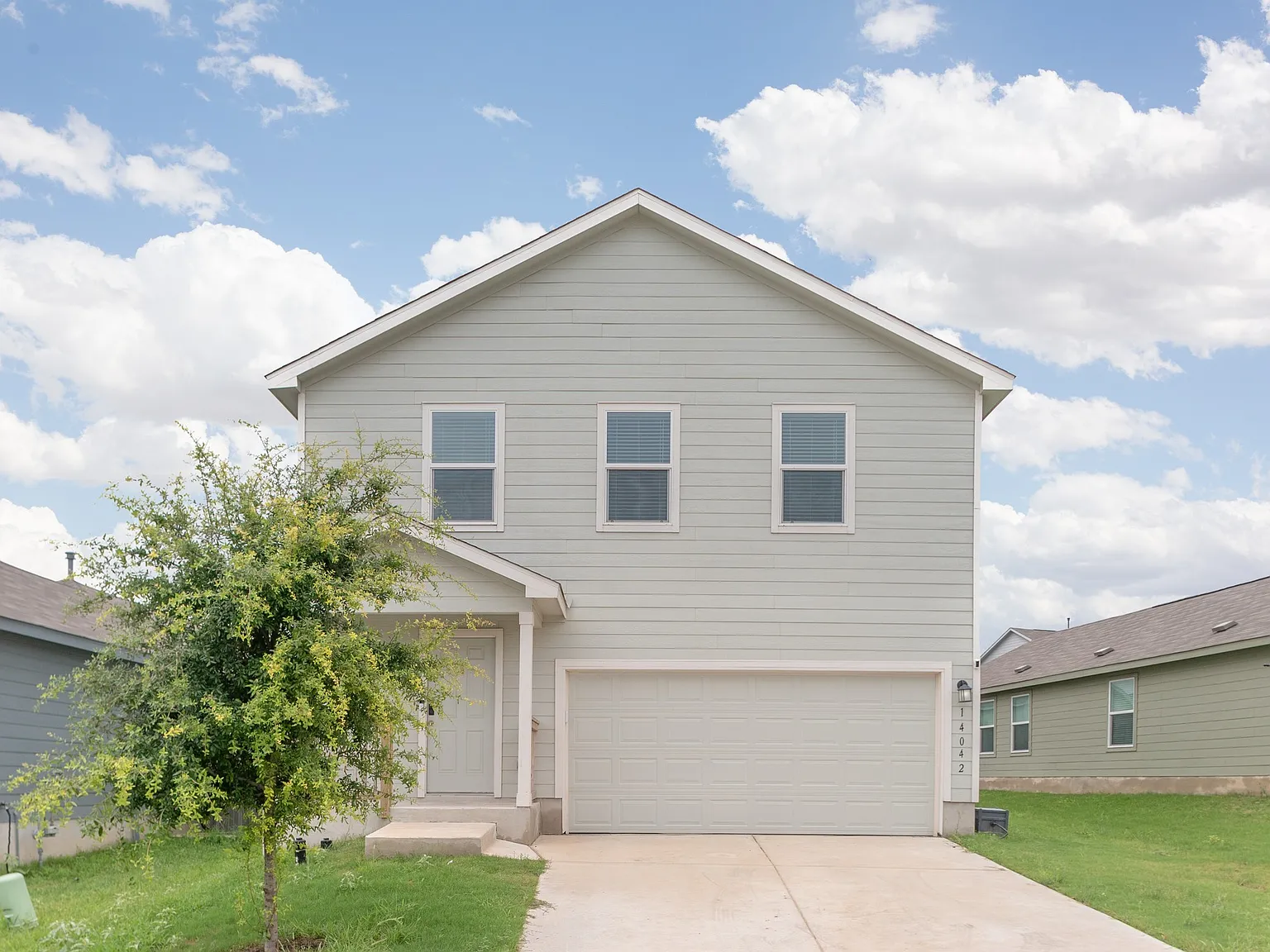 4 bed, 2.5 bath, 1950 sqft, $1,895 — Photo 2