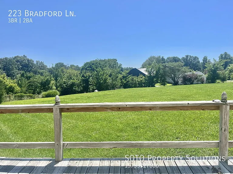 223 Bradford Ln — Photo 9