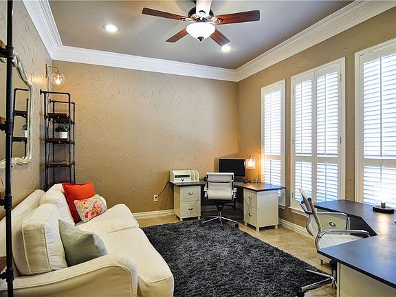 3rd image of 2418 Creekside Cir N