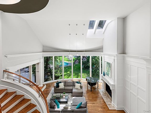 4th image of 5 Coachmans Court