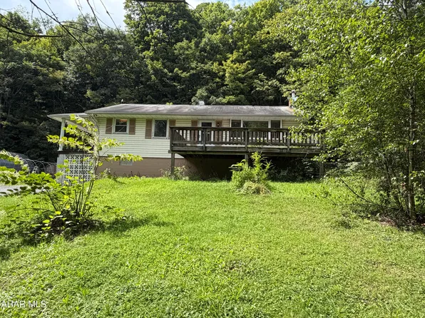 141 Hughes Dr, Altoona, PA 16601