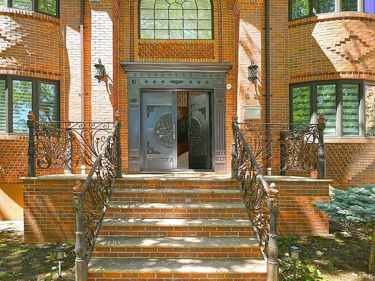 66-26 Marathon Pkwy — Photo 2