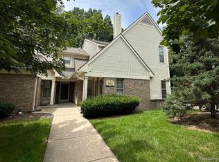 205 Maplewood Ct UNIT 1, South Lyon, MI