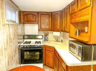 14 Robert St, Hicksville, NY 11801
