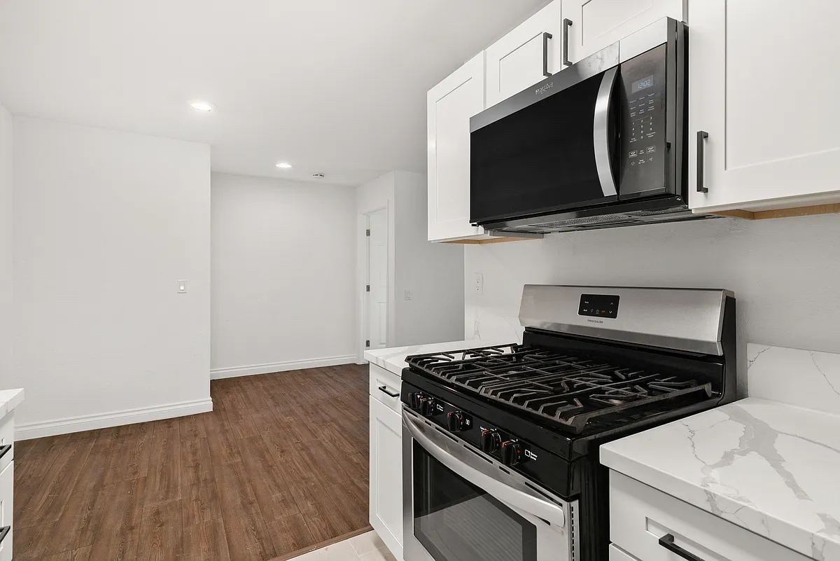 Building Photo - 240 W Lincoln Ave W #16