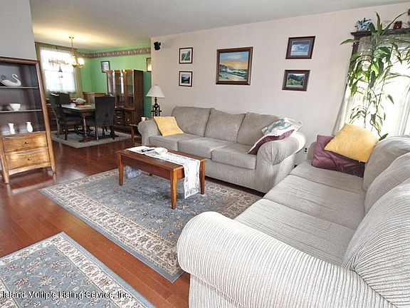4th image of 393 Pelton Ave