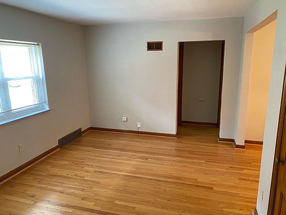 2nd image of 5926 Loughborough Ave