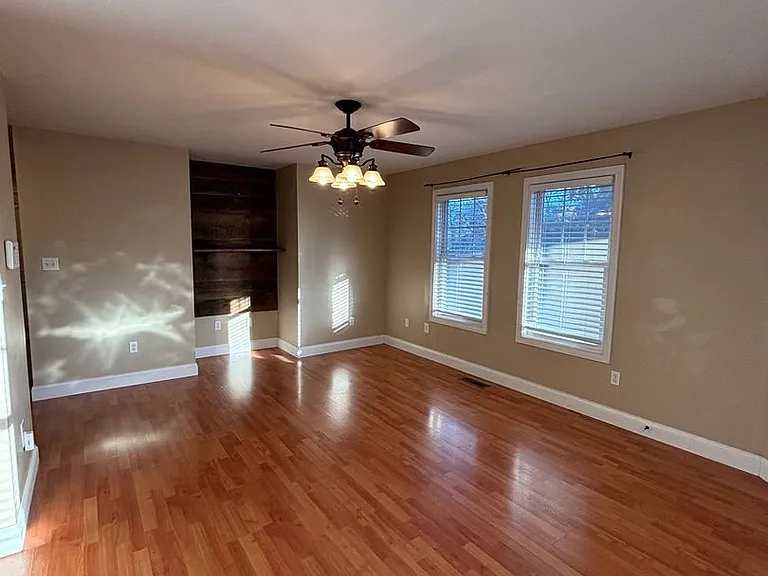 1305 Forest Ave — Photo 3