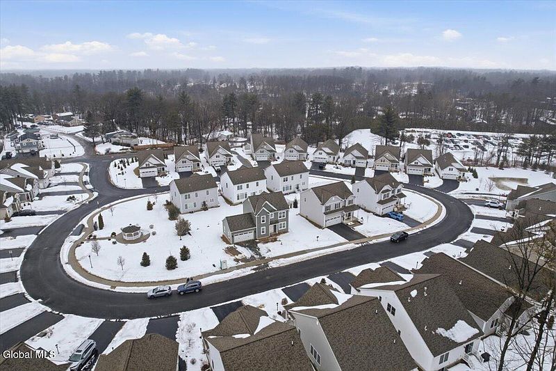 5th image of 32 Bradley Circle