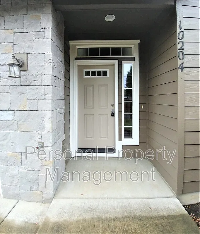 4 bed, 2.5 bath, 3125 sqft, $2,695 — Photo 2