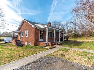 136 Maple Dr, Mount Airy, NC 27030