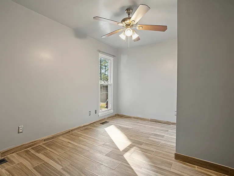 602 Dylan Ct — Photo 6