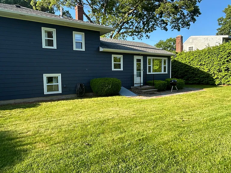 58 Versailles St — Photo 26