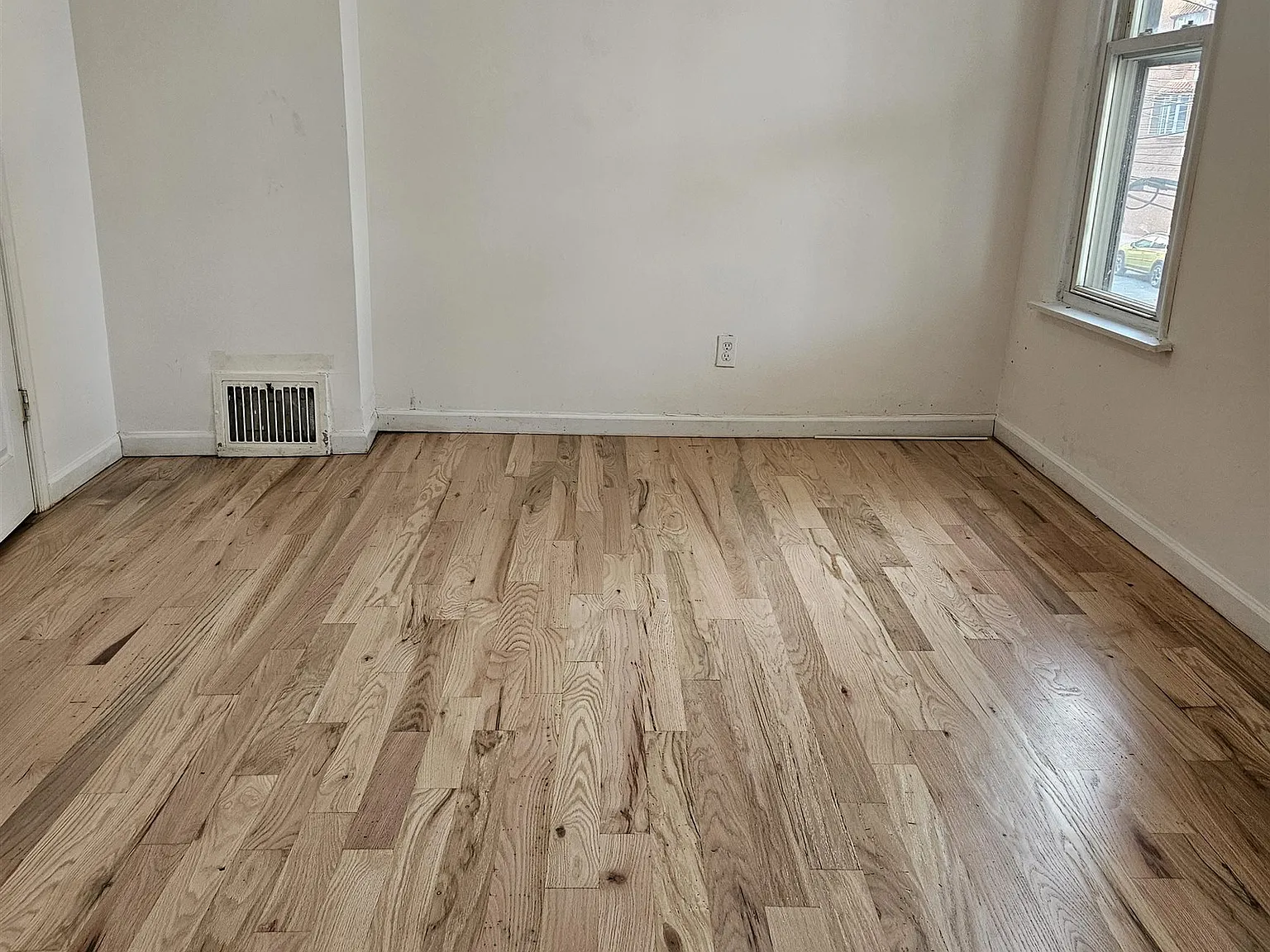 3 bed, 2.0 bath, 1200 sqft, $3,600 — Photo 4