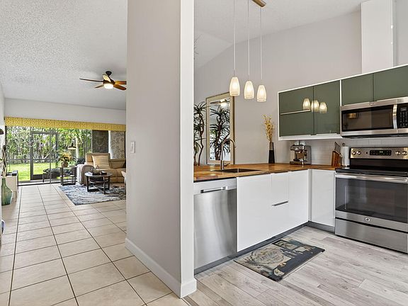 3rd image of 1032 E Lakes Drive