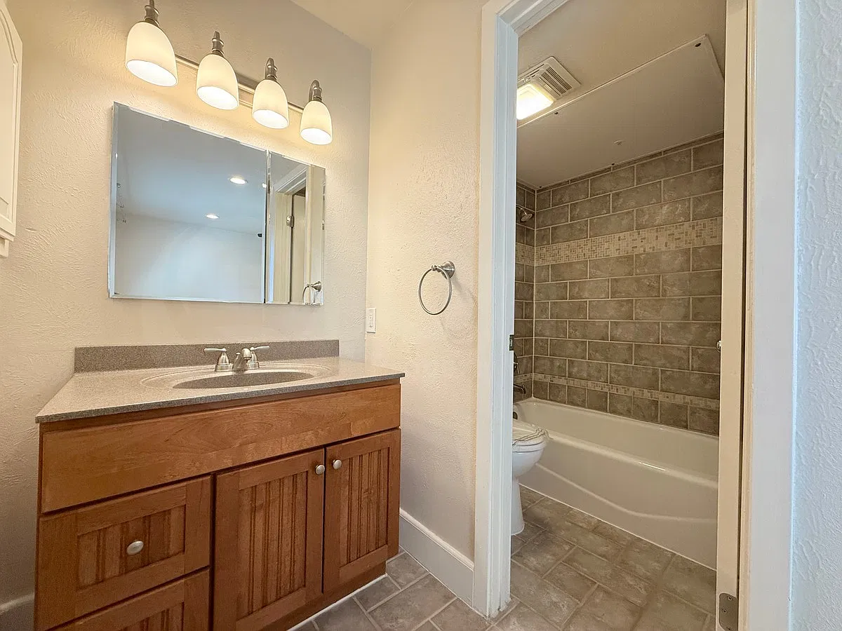 3 bed, 2.0 bath, 1249 sqft, $1,920 — Photo 2