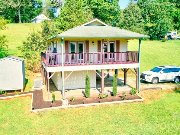 38 Country Ln #33, Franklin, NC 28734