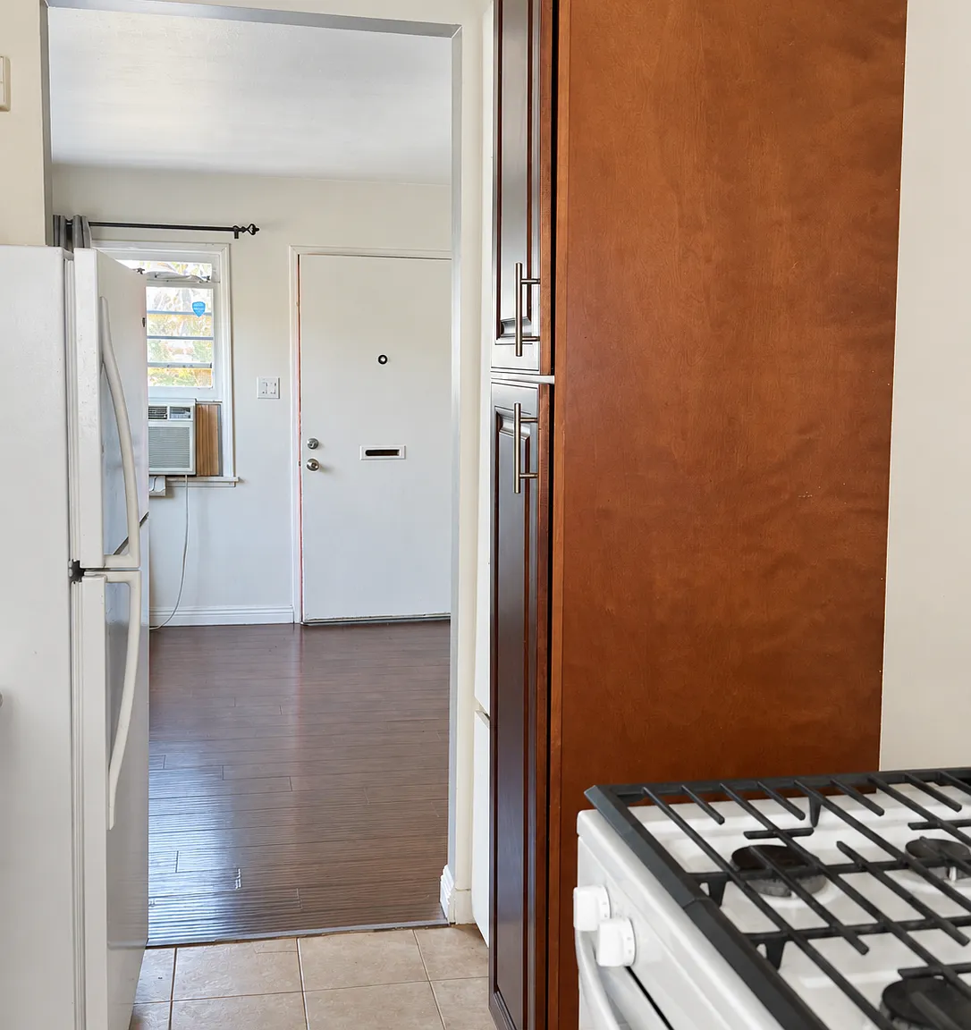 2 bed, 650 sqft, $2,595 — Photo 4