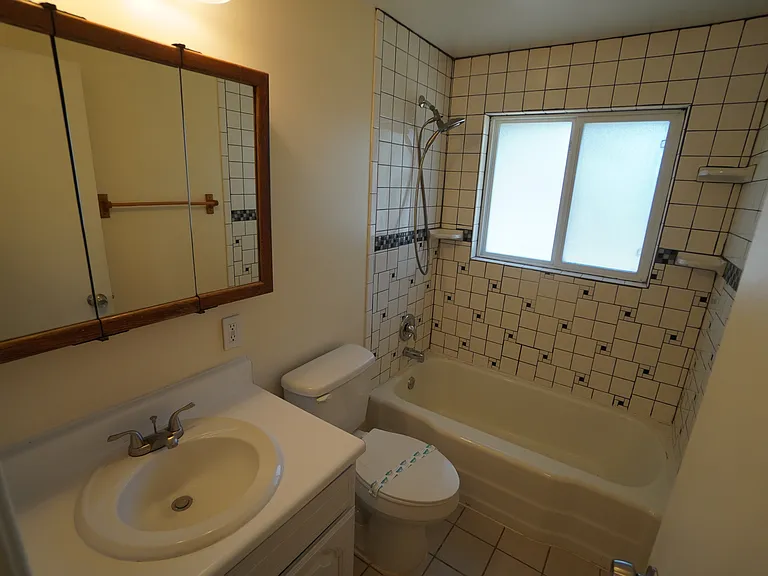 277 W 2300 N — Photo 28