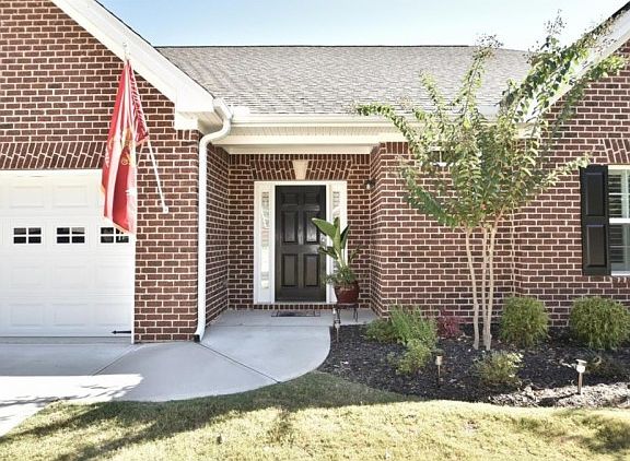 2nd image of 689 Retreat Dr