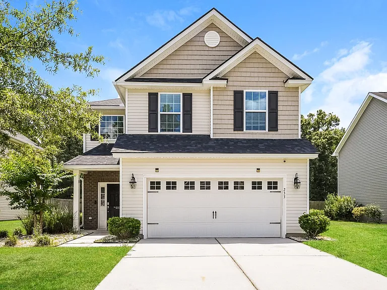 233 Maywood Dr — Photo 1