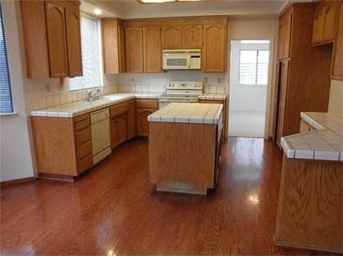 3rd image of 1942 Bayberry Ct