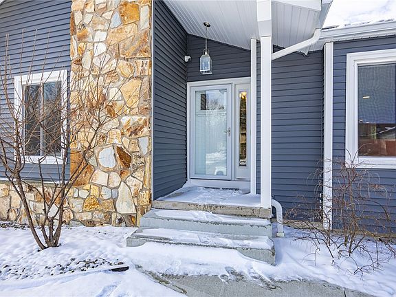 3rd image of 5 Silver Ridge Dr