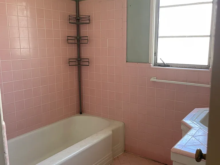 15 Cerritos Ave — Photo 6