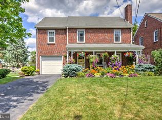 67 N Kinzer Ave, New Holland, PA 17557