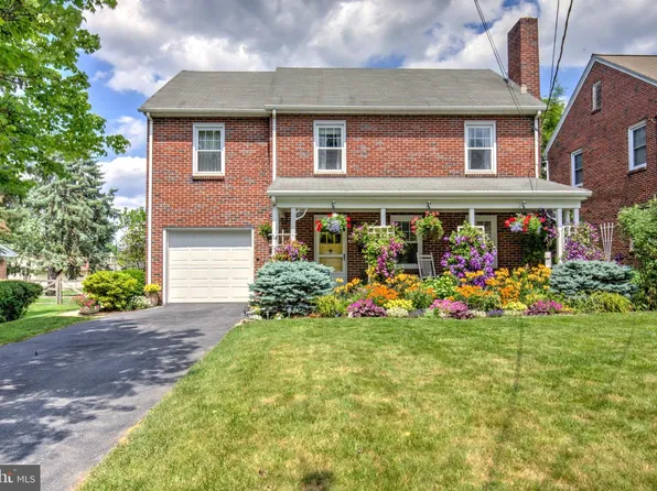 67 N Kinzer Ave, New Holland, PA 17557