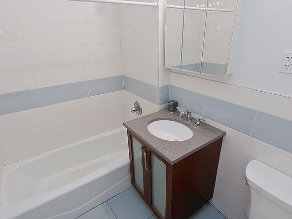 3rd image of 3019 Crescent St