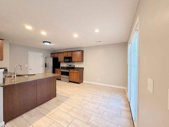 3rd image of 942 Cobbler Dr