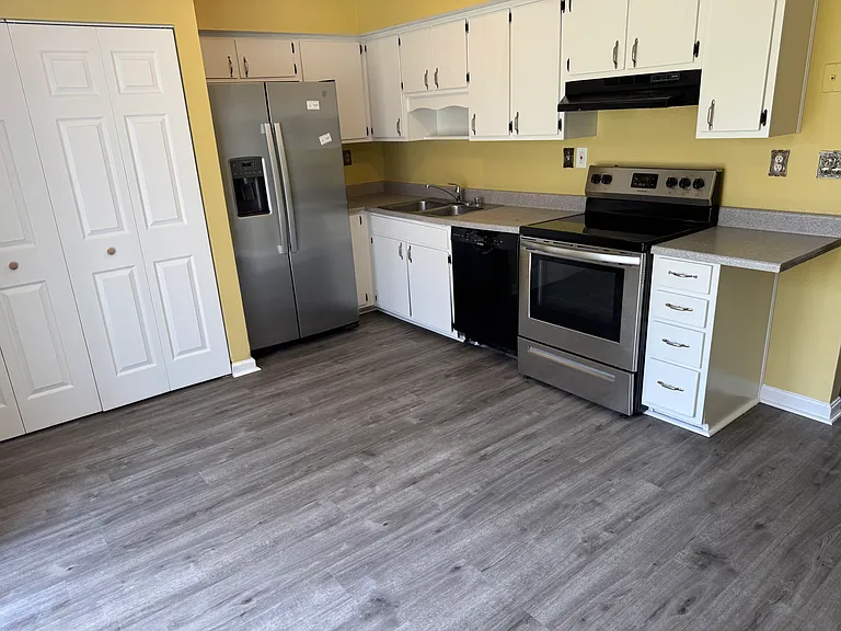 10511 Hillpark Dr — Photo 6