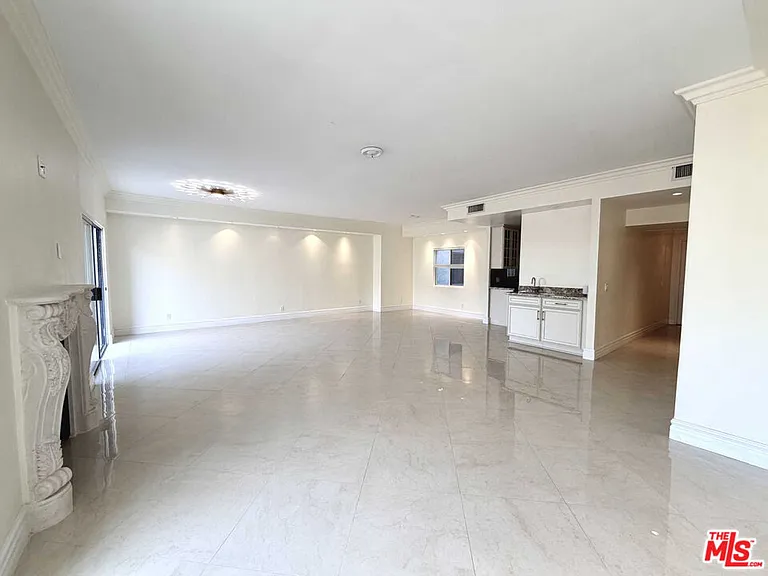 121 S Palm Dr #404A — Photo 6