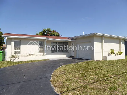 2400 NW 85th Ave Photo 1