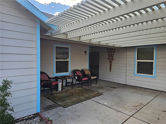 3rd image of 672 Lilac Lane