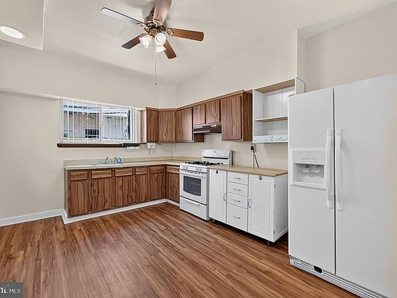 5th image of 2317 S Hicks St