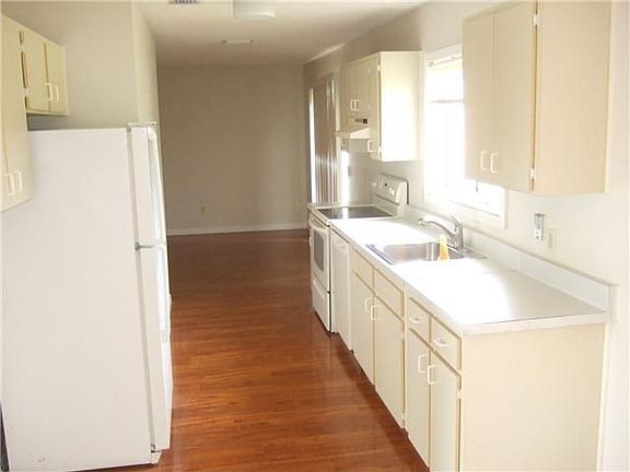 2nd image of 2282 SE Baron St