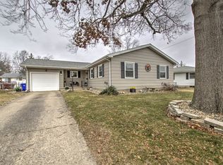 304 Southampton Dr, Decatur, IL 62526