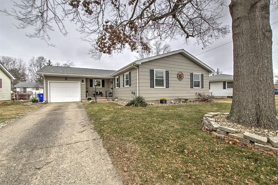 304 Southampton Dr photo 1