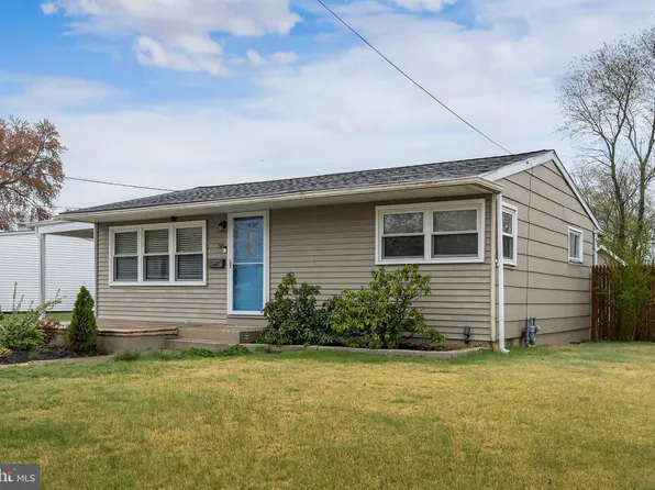 38 Merion Ln, Maple Shade, NJ 08052